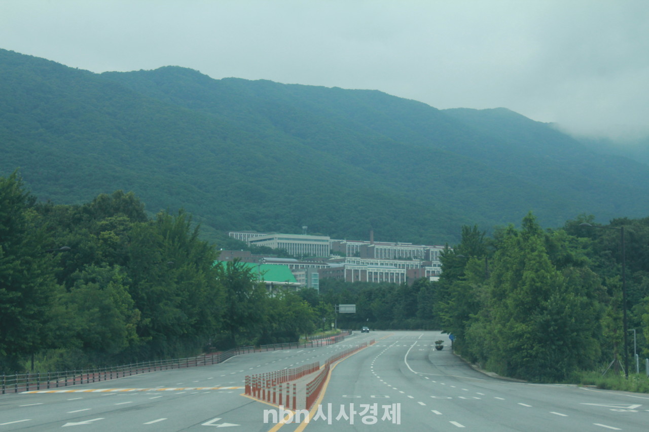 포천 왕방산 남쪽에 자리한 대진대학교 원경