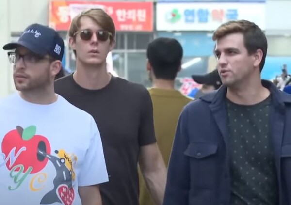 서울 명동 거리를 거니는 외국인 관광객들. (유튜브 영상)