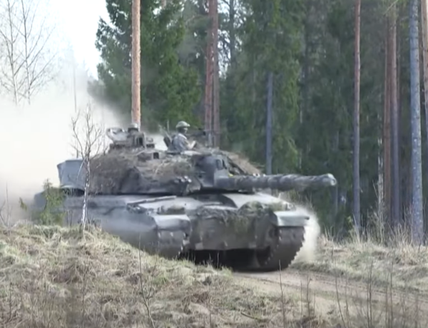 영국이 우크라이나에 챌린저2 전차를 보내는 방안을 검토 중인 것으로 알려졌다. (사진=유튜브 캡처)