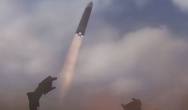 북한이 16일 미 본토를 겨냥한 대륙간탄도미사일(ICBM)을 쐈다. (사진=유튜브 캡처)