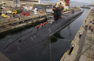 미 해군 잠수함 기지에서 세척 중인 USS 미시건호(2002년)(사진출처=미 해군)