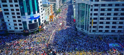 22일 미얀마 전역에서 군부 쿠데타 규탄을 외치며 수백만 명의 사람들이 거리에 나섰다. (사진=트위터 캡쳐)