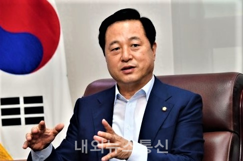 더불어민주당 대선주자 김두관 의원. 사진=naver포토