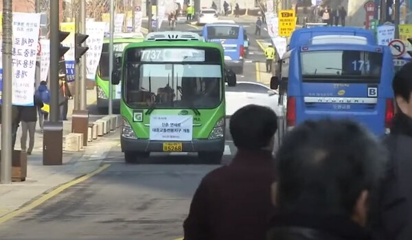 지난 9년간 대중교통전용지구였던 서울 서대문구 연세로에서 오는 20일부터 승용차 등 차량 통행이 전면 허용된다. (사진=유튜브 캡처)