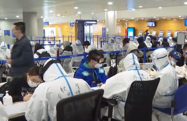 한국발 중국 입국자들도 오늘부터 입국 시 코로나 유전자증폭(PCR) 검사를 받지 않아도 된다. (사진=유튜브 캡처)